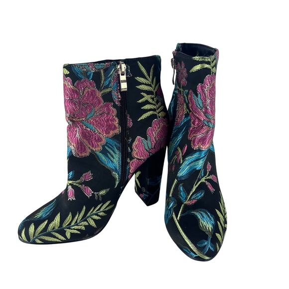 NEIMAN MARCUS NEW ANKLE BOOTS IN BROCADE SIZE 6.5 - Picture 3 of 7